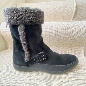 Stuart Weitzman Black Suede Short Boots with Belt Buckle and Faux Fur Trim 8.5M